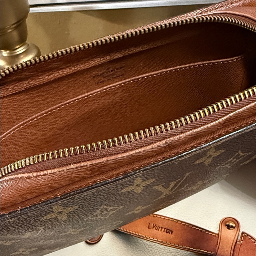 Louis Vuitton Orsay Hand Clutch - Picture 4 of 8